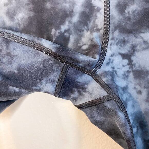 Athleta Elation Printed 7/8 Tight - Picture 3 of 6